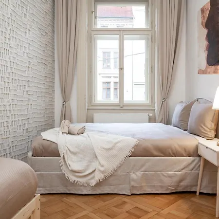 Cozy Wenceslas Square Old Town Apartament
